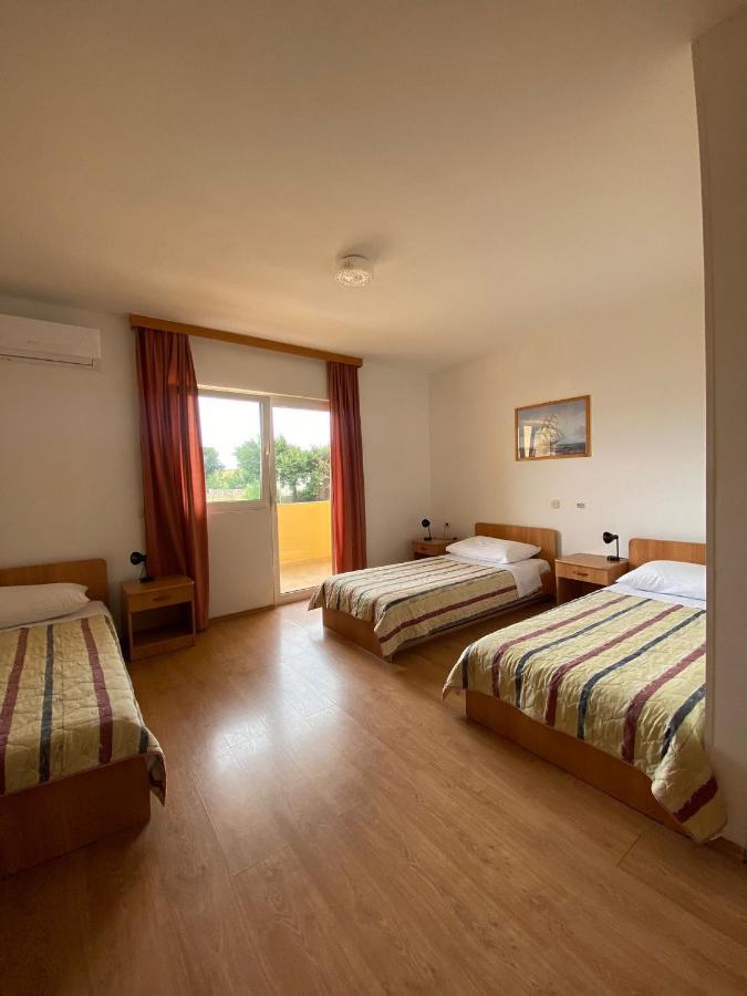 Pansion Tony Pag Hotel Pag Town Buitenkant foto