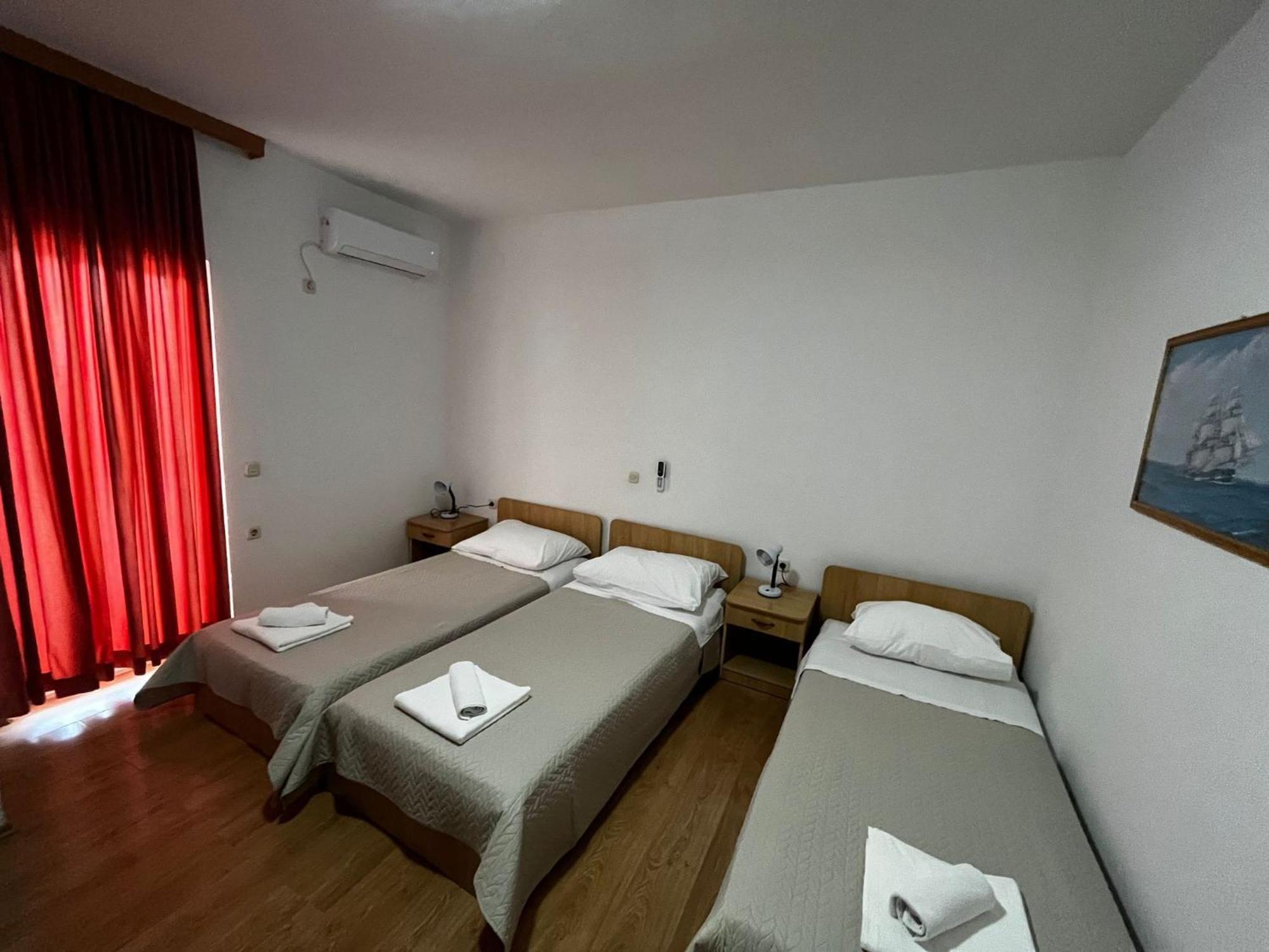 Pansion Tony Pag Hotel Pag Town Buitenkant foto